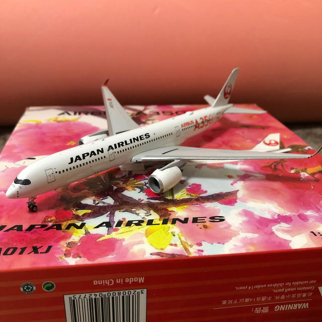 JAL(日本航空)(ジャル(ニホンコウクウ))のPneonix400 JAL A350-900 JA01XJ S=1/400  エンタメ/ホビーのおもちゃ/ぬいぐるみ(模型/プラモデル)の商品写真