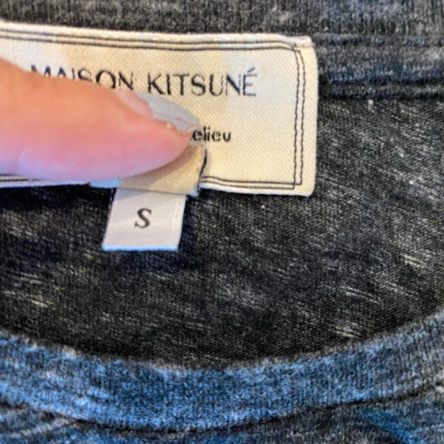 MAISON KITSUNE'(メゾンキツネ)のメゾンキツネ☆ロゴTシャツ　KITSUNE  レディースのトップス(Tシャツ(半袖/袖なし))の商品写真