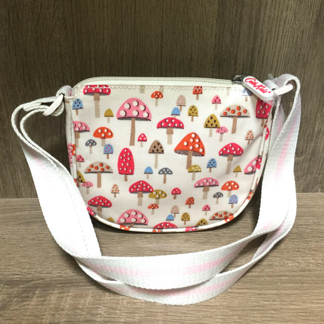 Cath Kidston(キャスキッドソン)のキャスキッドソン ショルダーバッグ ポシェット きのこ キッズ/ベビー/マタニティのこども用バッグ(ポシェット)の商品写真