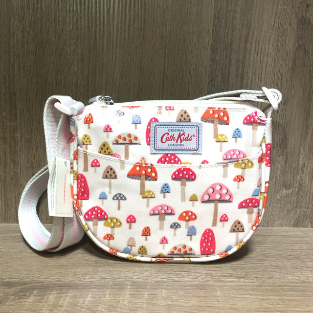 Cath Kidston(キャスキッドソン)のキャスキッドソン ショルダーバッグ ポシェット きのこ キッズ/ベビー/マタニティのこども用バッグ(ポシェット)の商品写真