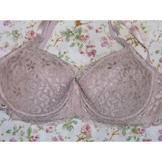 🌸【訳あり】値下げご容赦★ B70ブラジャー★新品ベージュ全面透かし花柄(ブラ)