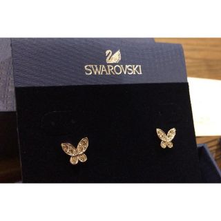 スワロフスキー(SWAROVSKI)のスワロスキー　両耳ピアス　シルバー蝶々(ピアス(両耳用))