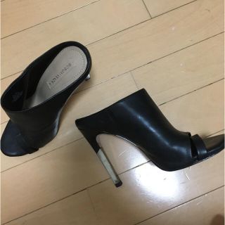 ビーシービージーマックスアズリア(BCBGMAXAZRIA)の専用(サンダル)