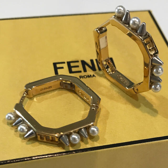 FENDI(フェンディ)のフェンディ　ピアス　新品未使用 レディースのアクセサリー(ピアス)の商品写真