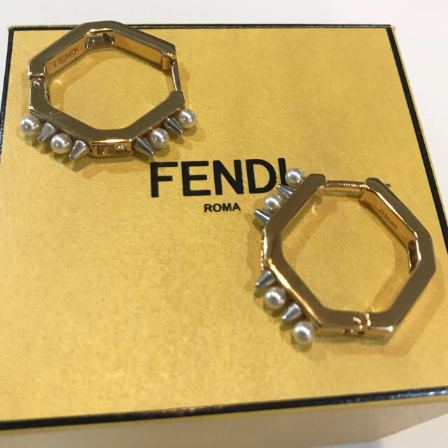 FENDI(フェンディ)のフェンディ　ピアス　新品未使用 レディースのアクセサリー(ピアス)の商品写真