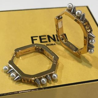 フェンディ(FENDI)のフェンディ　ピアス　新品未使用(ピアス)