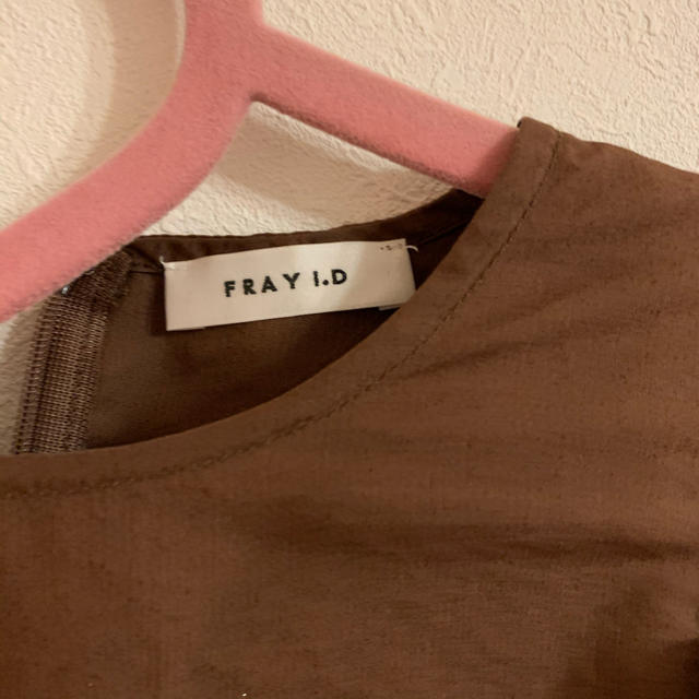FRAY I.D(フレイアイディー)のfray.ID ブラウス　ブラウン レディースのトップス(シャツ/ブラウス(半袖/袖なし))の商品写真