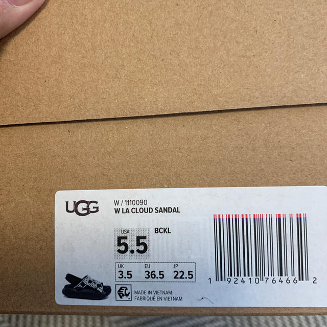 UGG(アグ)のUGG･サンダル･新品未使用･22.5cm レディースの靴/シューズ(サンダル)の商品写真