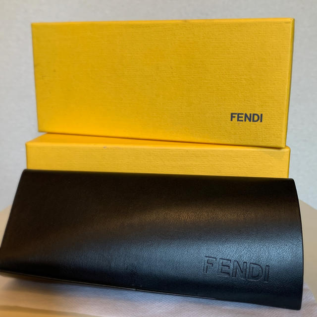 FENDI(フェンディ)のFENDI サングラス　小洒落感❤️ レディースのファッション小物(サングラス/メガネ)の商品写真