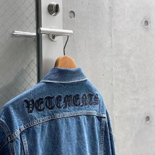 バレンシアガ(Balenciaga)の正規店購入新品vetements 20ss今期新作刺繍 ヴェトモン　ジャケット(Gジャン/デニムジャケット)