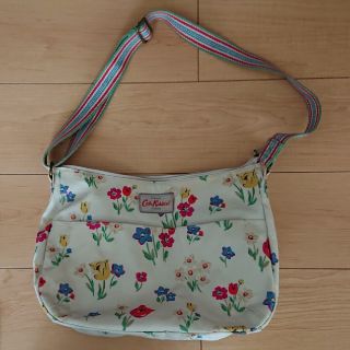 キャスキッドソン(Cath Kidston)の【美品】Cath Kidston ショルダーバッグ ホワイト(ショルダーバッグ)