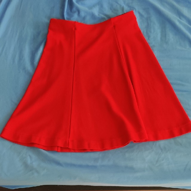 UNIQLO(ユニクロ)の赤のスカート レディースのスカート(ひざ丈スカート)の商品写真