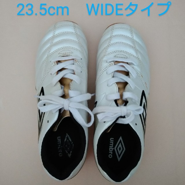 UMBRO(アンブロ)のUmbroフットサルシューズ　23.5cm（値下げしました） スポーツ/アウトドアのサッカー/フットサル(シューズ)の商品写真