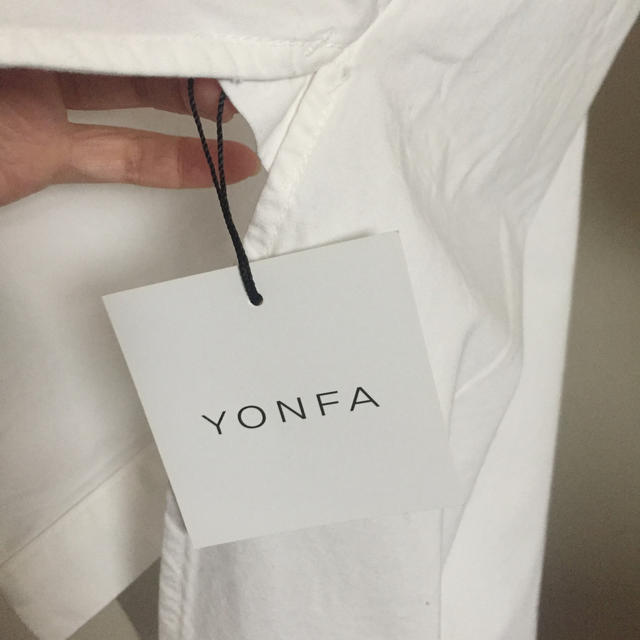 新品 yonfa ヨンファ boxy シャツ レディースのトップス(シャツ/ブラウス(長袖/七分))の商品写真