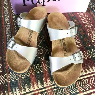 ビルケンシュトック(BIRKENSTOCK)のBIRKENSTOCK Papillio サンダル シルバー24.5cm 新品！(サンダル)