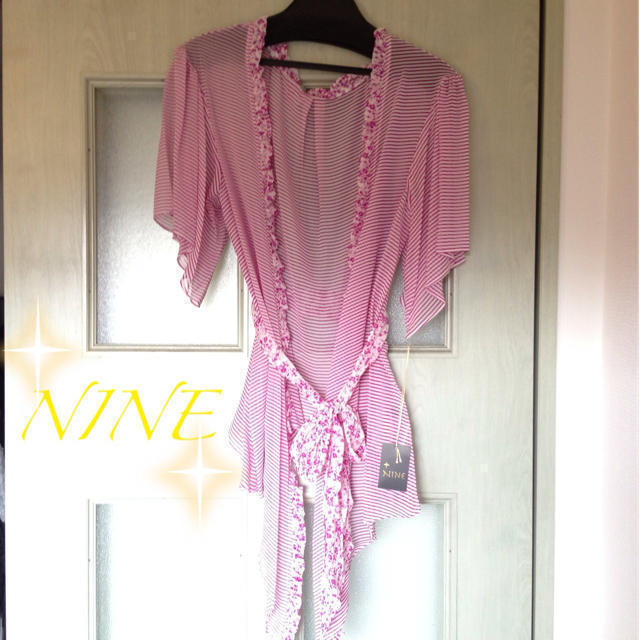 NINE(ナイン)の90％OFF☆新品☆NINE☆羽織 レディースのトップス(シャツ/ブラウス(半袖/袖なし))の商品写真