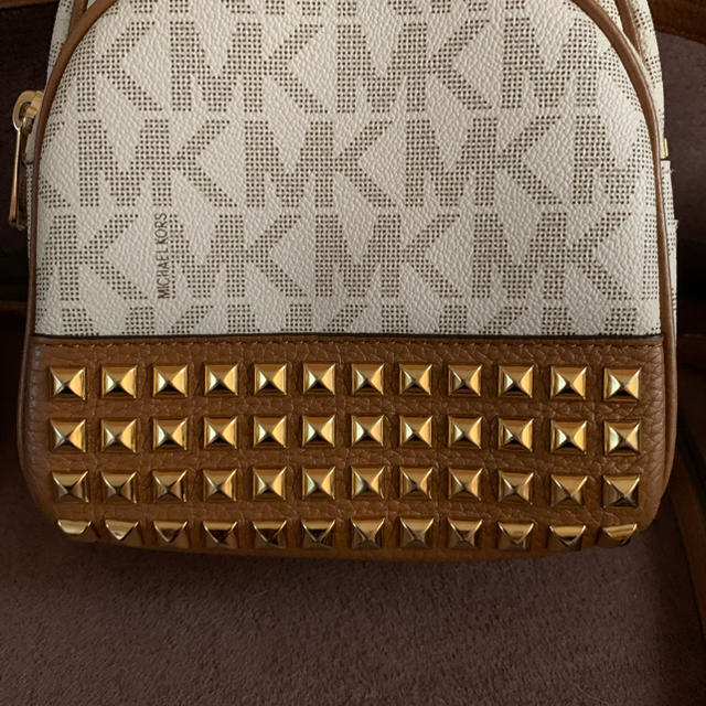 Michael Kors(マイケルコース)のマイケルコース　スタッズ付リュック レディースのバッグ(リュック/バックパック)の商品写真