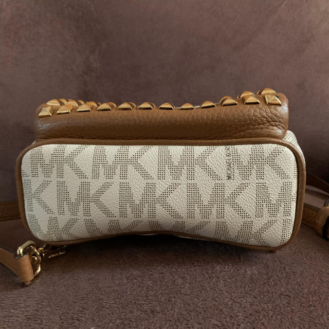Michael Kors(マイケルコース)のマイケルコース　スタッズ付リュック レディースのバッグ(リュック/バックパック)の商品写真