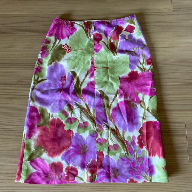 VIVAYOU(ビバユー)の花柄スカート レディースのスカート(ひざ丈スカート)の商品写真