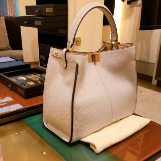 フェンディ(FENDI)の最終♡ 破格　新品　希少ゴールド金具ピーカブー　エックスライト(ハンドバッグ)