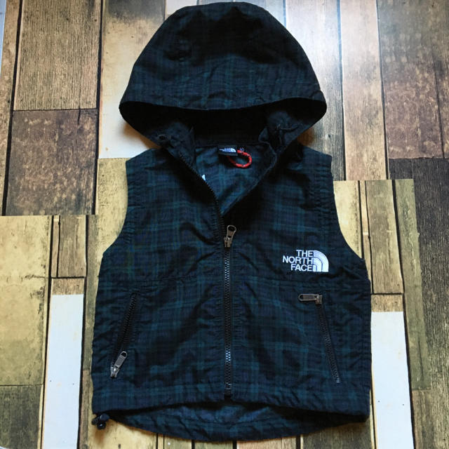 THE NORTH FACE(ザノースフェイス)のkaku様専用　帽子とTHE NORTH FACEフード付きキッズベスト80cm キッズ/ベビー/マタニティのベビー服(~85cm)(ジャケット/コート)の商品写真