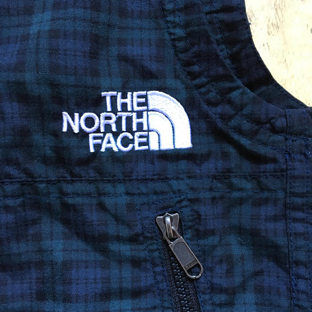 THE NORTH FACE(ザノースフェイス)のkaku様専用　帽子とTHE NORTH FACEフード付きキッズベスト80cm キッズ/ベビー/マタニティのベビー服(~85cm)(ジャケット/コート)の商品写真