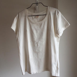 アールエヌエー(RNA)のオフホワイトのTシャツ(シャツ/ブラウス(半袖/袖なし))