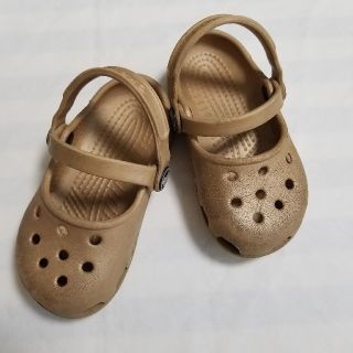 クロックス(crocs)のcrocs　6.7サイズ　14㎝　ブロンズ(サンダル)