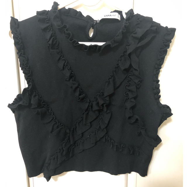 ZARA(ザラ)の♡sanさま専用♡ZARA フリル ノースリーブ ニット ブラック レディースのトップス(タンクトップ)の商品写真