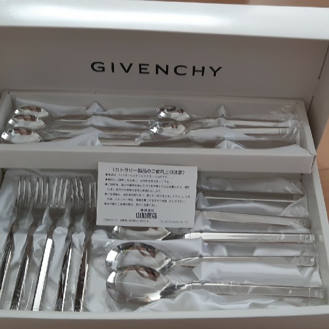 GIVENCHY(ジバンシィ)のスプーン&フォークセット キッズ/ベビー/マタニティの授乳/お食事用品(スプーン/フォーク)の商品写真