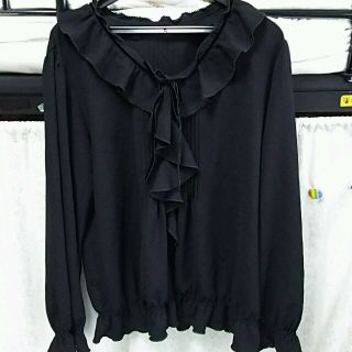 インゲボルグ(INGEBORG)の美品。黒フリルブラウス。(シャツ/ブラウス(長袖/七分))