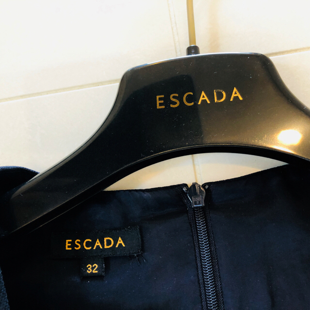 ESCADA(エスカーダ)のエスカーダ ネイビー ワンピース  レディースのワンピース(ひざ丈ワンピース)の商品写真