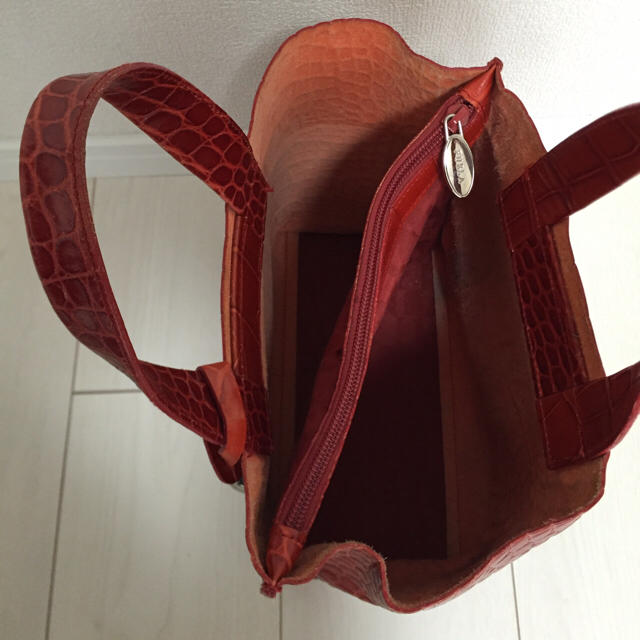 Furla(フルラ)のフルラ クロコ型押しトートバッグ 赤 レディースのバッグ(トートバッグ)の商品写真