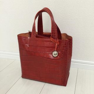 フルラ(Furla)のフルラ クロコ型押しトートバッグ 赤(トートバッグ)