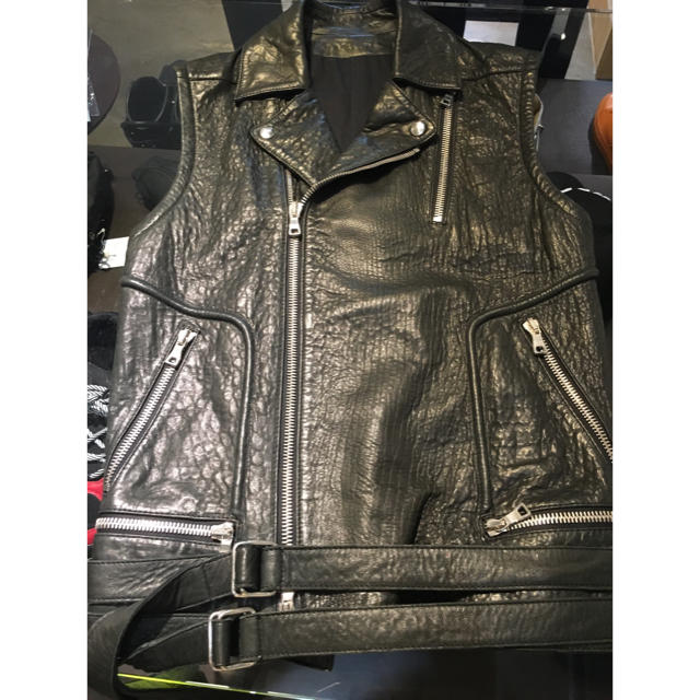 BALMAIN(バルマン)のBALMAIN バルマン 美品 レザーライダース ベスト 46 メンズのジャケット/アウター(ライダースジャケット)の商品写真