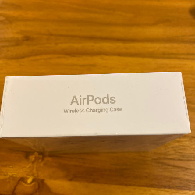 Apple(アップル)のAir pods Wireless Charging Case スマホ/家電/カメラのオーディオ機器(ヘッドフォン/イヤフォン)の商品写真