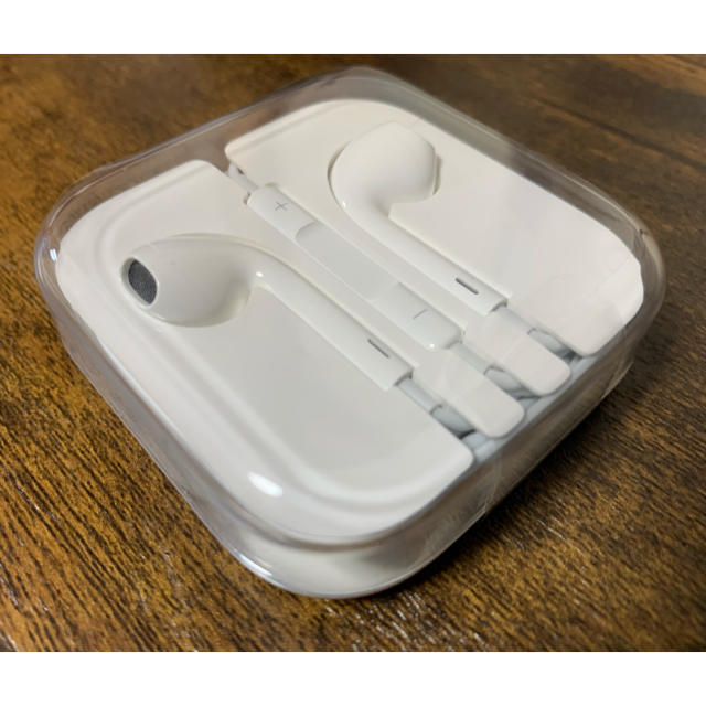 iPhone(アイフォーン)の新品未使用　イヤフォン　iPhone 付属品 スマホ/家電/カメラのオーディオ機器(ヘッドフォン/イヤフォン)の商品写真