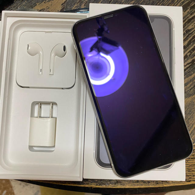 iPhone XR White 128GB(docomo版SIMロック解除済み)