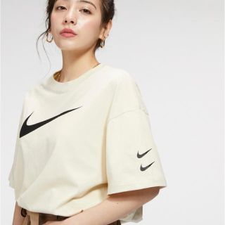 ナイキ(NIKE)のNIKE スポーツウェア スウッシュ ウィメンズドレス Tシャツ アイボリー(Tシャツ(半袖/袖なし))