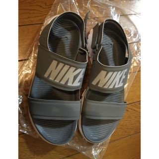 ナイキ(NIKE)のNIKE ナイキ　サンダル　グレー(サンダル)