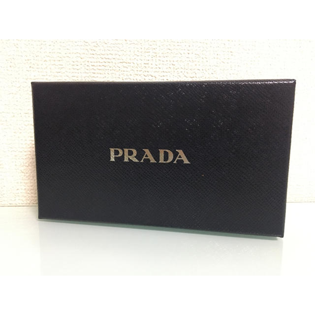 PRADA(プラダ)のPRADA プラダ 空箱　サフィアーノ型押し　小物入れ　プレゼント包装用にも インテリア/住まい/日用品のオフィス用品(ラッピング/包装)の商品写真