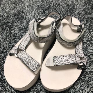 テバ(Teva)のTEVA厚底サンダル美品　23cm(サンダル)