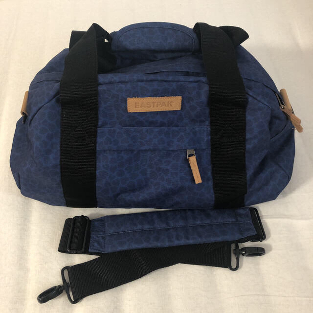 EASTPAK(イーストパック)のEastpak イーストパック　ボストンバッグ　ブルー　レオパード メンズのバッグ(ボストンバッグ)の商品写真