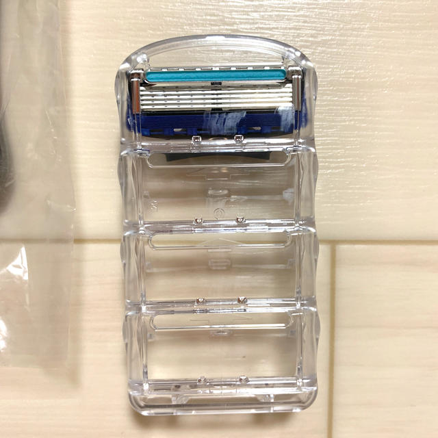 値下げしました！Gillette  ジレット　髭剃り スマホ/家電/カメラの美容/健康(メンズシェーバー)の商品写真