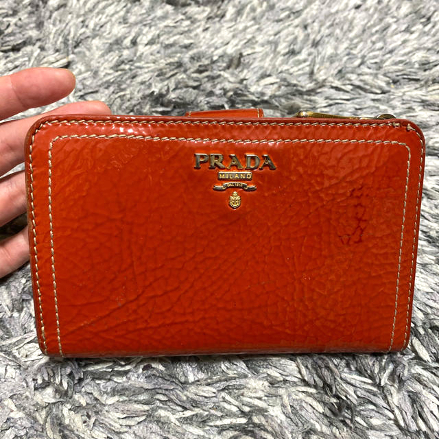 PRADA(プラダ)のプラダ エナメル 折り財布 レディースのファッション小物(財布)の商品写真