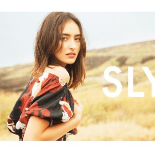 スライ(SLY)のSLY今期最新作SANDYオフショル(Tシャツ(半袖/袖なし))