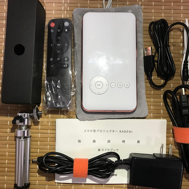 ホームプロジェクター　カベーニ スマホ/家電/カメラのテレビ/映像機器(プロジェクター)の商品写真