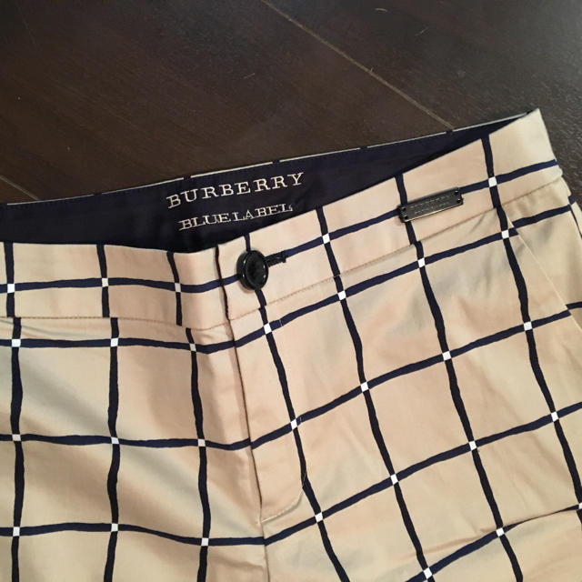 BURBERRY BLUE LABEL(バーバリーブルーレーベル)のバーバリーブルーレーベル   パンツ レディースのパンツ(クロップドパンツ)の商品写真