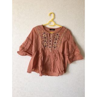 ダブルクローゼット(w closet)の刺繍入りトップス(シャツ/ブラウス(長袖/七分))