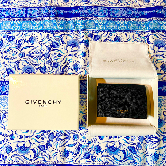 GIVENCHY(ジバンシィ)の【超美品】GIVENCHYコンパクトウォレット メンズのファッション小物(折り財布)の商品写真